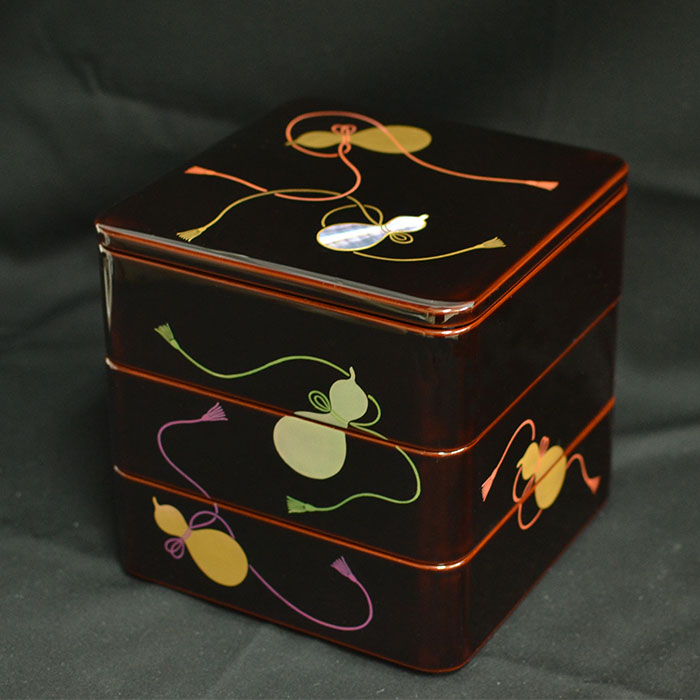 木製3段 三段重箱 越前漆器 日本製 国産 貝入り六瓢 溜内朱 6寸5〜6人